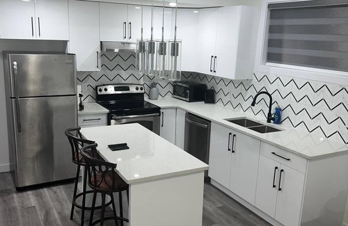 Northeast Edmonton House | Comfy 2 bedroom stay tucked away in a sleepy neighborhood few mins to the Henday
