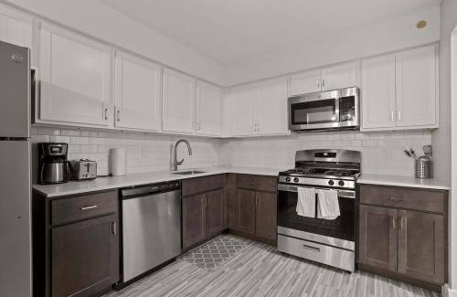 Rochester Hills Apartment | Comfy 2BR 2BA unit in Prime Location