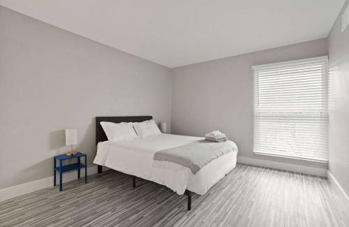 Rochester Hills Apartment | Comfy 2BR 2BA unit in Prime Location
