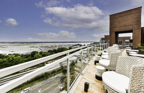 Crystal City Apartment | Comfy 2BR Oasis with Scenic Rooftop & Gym