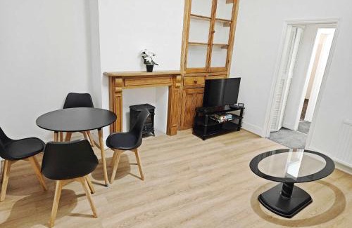 Hanham Apartment | Comfy 3-Bed Home in Redfield - Near City Centre