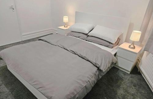 Hanham Apartment | Comfy 3-Bed Home in Redfield - Near City Centre