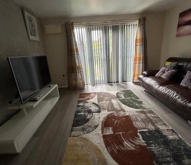 Swindon House | Comfy 3 bed house North Swindon
