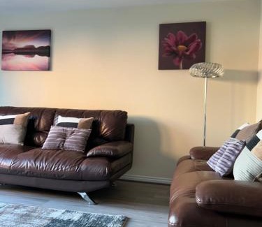 Swindon House | Comfy 3 bed house North Swindon