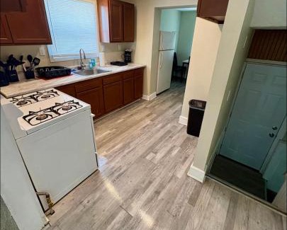 Akron House | Comfy 3 Bedroom entire home with cozy vibes