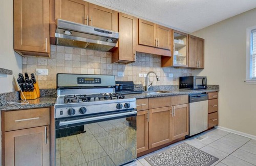 Stone Mountain House | Comfy 3 Bedroom Home Minutes from Stone Mountain!