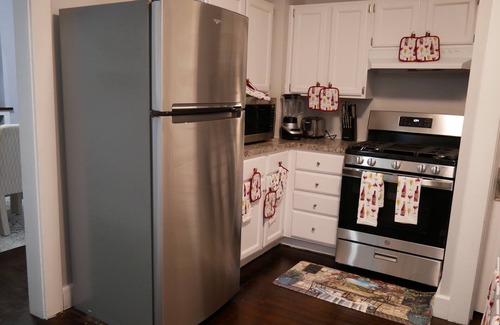 Toledo House | Comfy 3bedroom residential home w/indoor fireplace