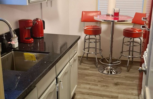 East Hollywood Apartment | Comfy+Aesthetic Retro Red Haven Hollywood Studio