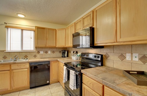 Westside House | Comfy Albuquerque Townhome < 6 Mi to Downtown