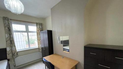 Barking Apartment | Comfy and cosy 1 bed flat in IG11