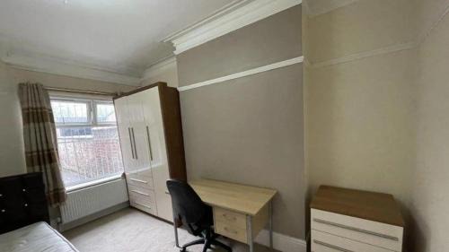 Barking Apartment | Comfy and cosy 1 bed flat in IG11