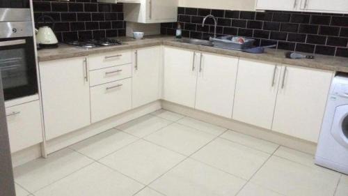 Barking Apartment | Comfy and cosy 1 bed flat in IG11