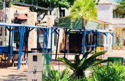 Southtown House | Comfy and Incredible Fenced 2BR 2 BA Near Downtown
