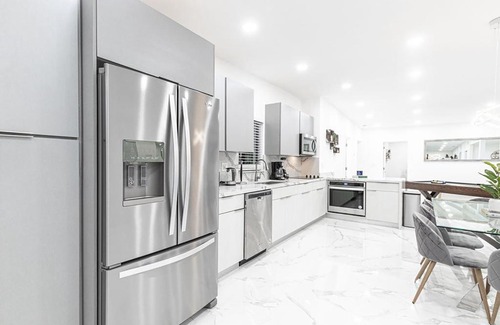 North Miami Beach Villa | Comfy and Luxurious Villa Near SB Heated Pool Fire Pit
