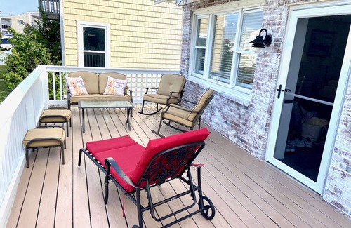 Brigantine House | Comfy and open beach bungalow! 1 block to ocean!