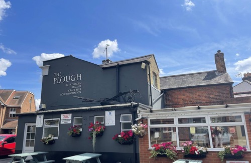Byfleet Apartment | Comfy apartment in the heart of Byfleet!