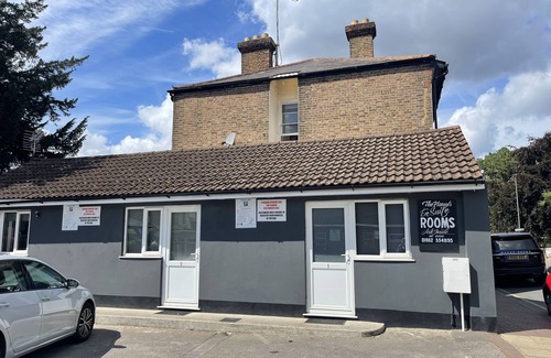 Byfleet Apartment | Comfy apartment in the heart of Byfleet!