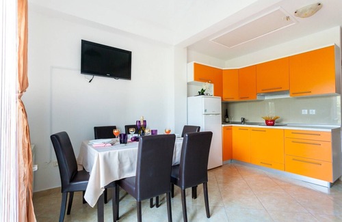 Sveti Anton Apartment | Comfy apartment with AC, WiFi and parking in Malinska
