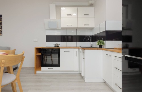 Wlochy Apartment | Comfy Apartment With Parking by Renters