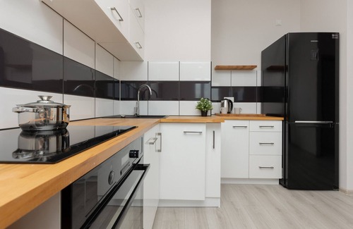 Wlochy Apartment | Comfy Apartment With Parking by Renters