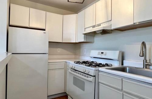 The Heights House | Comfy apt with skyline front view Mins away from NYC