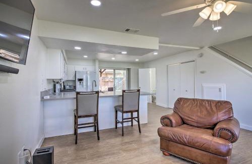 Country Rose House | Comfy Bakersfield Townhome - Fire Pit and Patio
