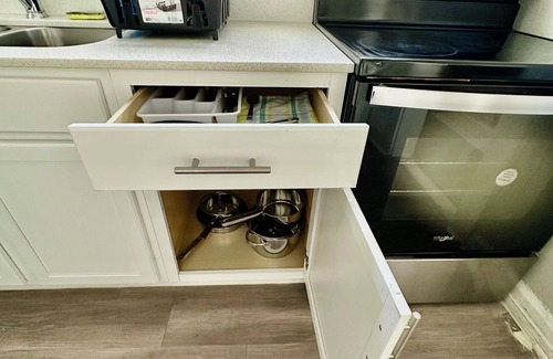 Springfield Apartment | Comfy Beds, Fast WiFi, Storage: Long-Term in Jax