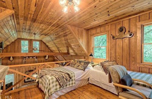 Lakemont House | Comfy Cabin near Lake Rabun