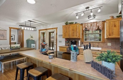 Branson West Cabin | Comfy Cabin w 4 Primary Suites > 4 min to SDC < Lake > Golf < Pools >