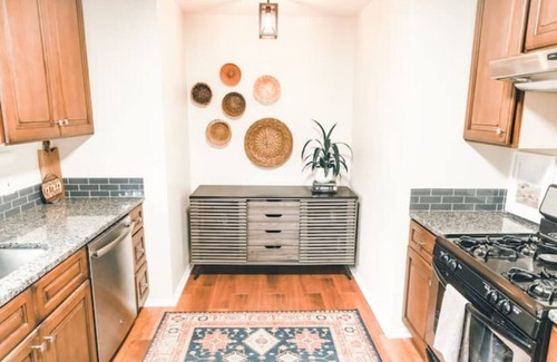Rosewood House | Comfy Central Home in Hip East Austin