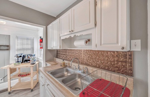 Sylvan Hills House | Comfy & Charming Home Near Downtown Atlanta. Close to lots of stuff!