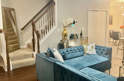 Austell House | Comfy Chic-2 bedroom Townhome