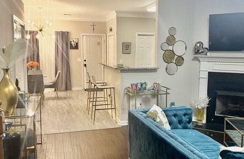 Austell House | Comfy Chic-2 bedroom Townhome