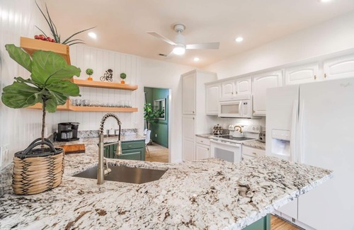 Bentonville House | Comfy, Clean & Crazy Close to Coler Creek