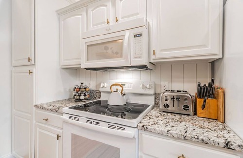 Bentonville House | Comfy, Clean & Crazy Close to Coler Creek