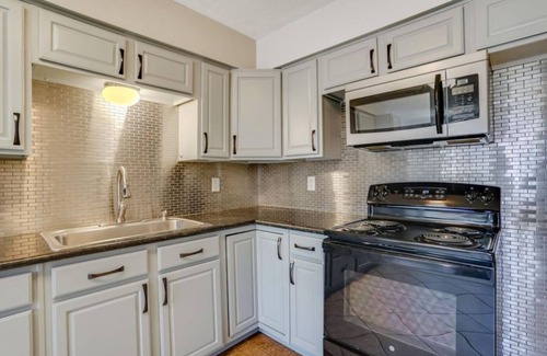 Ladera West House | Comfy, contemporary, quiet retreat with views of the Petroglyphs