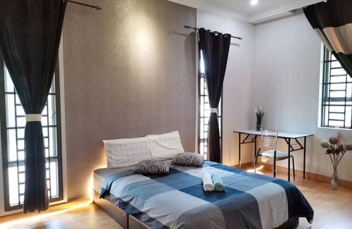Taman Mount Austin House | Comfy Corner House Mount Austin