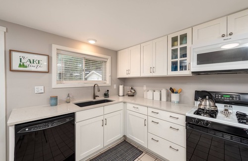 Harrison Cottage | Comfy Cottage! A comfy home away from home!