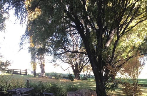 Berridale Cottage | Comfy country cottage in beautiful garden setting