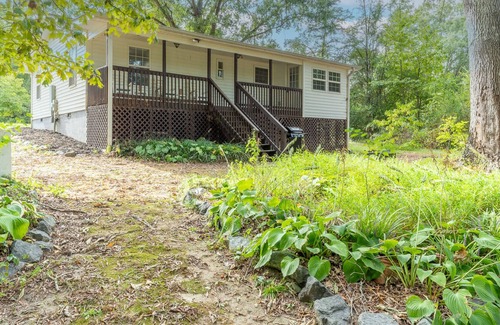 Rock Hill House | Comfy County Home