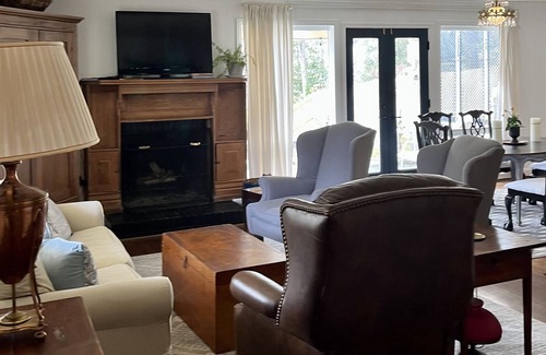 Greenville House | Comfy Cozy Quaint Home