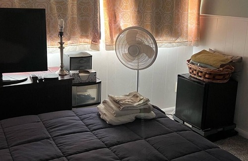 Winnetka House | COMFY COZY ROOM ON QUIET CUL-DE-SAC / HSR21-002190