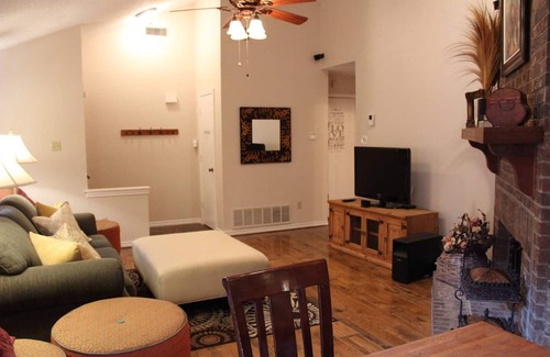 Garland House | Comfy, Cozy, Safe, Affordable Home - Dallas Suburb