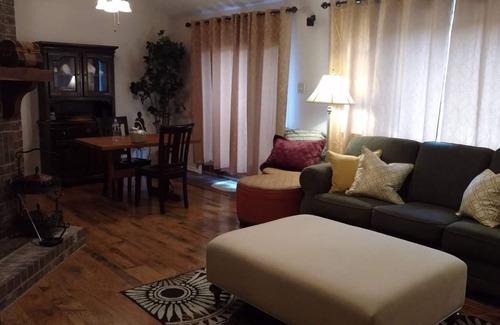 Garland House | Comfy, Cozy, Safe, Affordable Home - Dallas Suburb