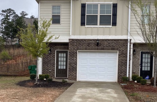 Lithonia House | Comfy Cozy townhouse