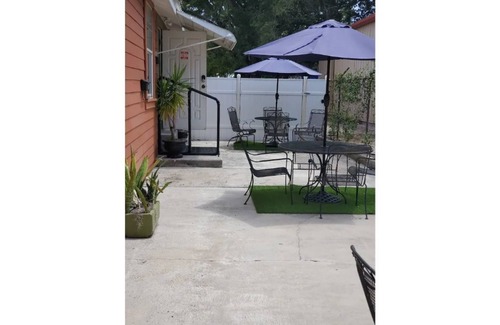 East Ybor House | Comfy & Cozy Ybor City Studio steps from 7th Ave.