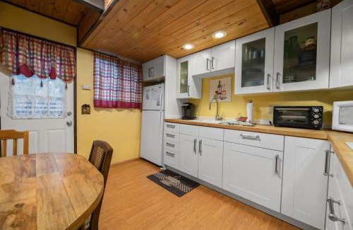 Big Bear Lake House | Comfy Cubby - Cozy mountain home in a great location near Bear Mountain Ski Resort