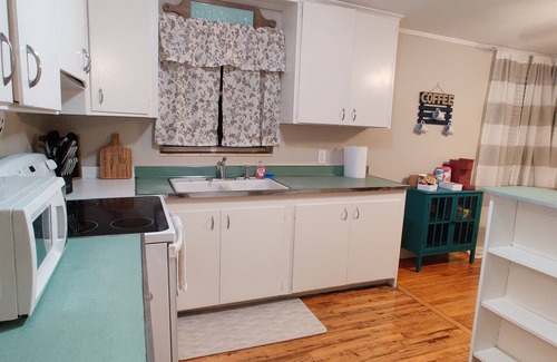Avondale Apartment | Comfy Culdesac home Avondale/Riverside