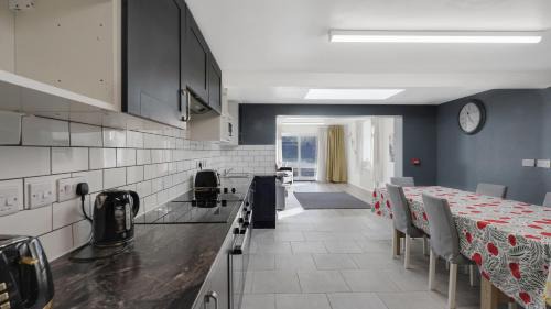 Barking House | Comfy Double En-suite room in Barking