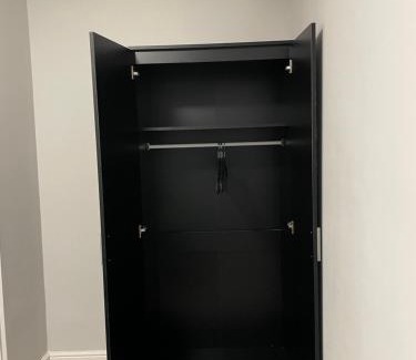 Whittington House | Comfy Double Room in Colindale With Shared Bathroom